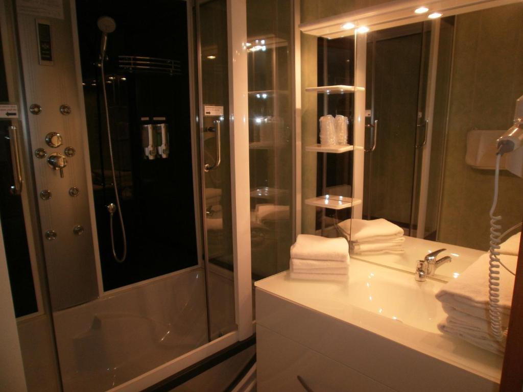 Hotel Restaurant Lancheton Saint-Julien-Mont-Denis Room photo