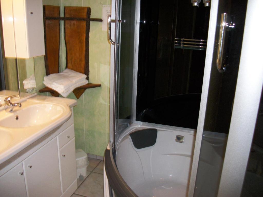 Hotel Restaurant Lancheton Saint-Julien-Mont-Denis Room photo